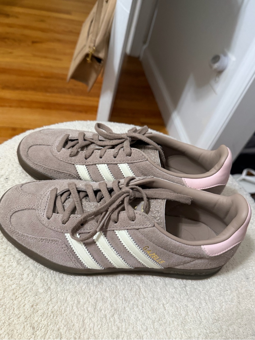Adidas GAZELLE women’s Shoe US 6.5